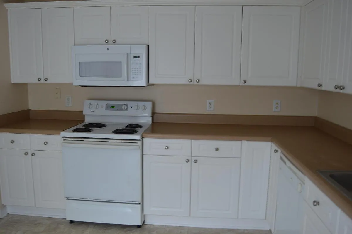 3 bed, 1860 sqft, $2,100 — Photo 3