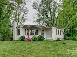 110 Maplewood Knoll Dr, East Flat Rock, NC 28726