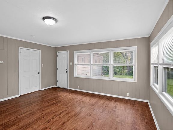 3rd image of 11012 Cambridge Ave