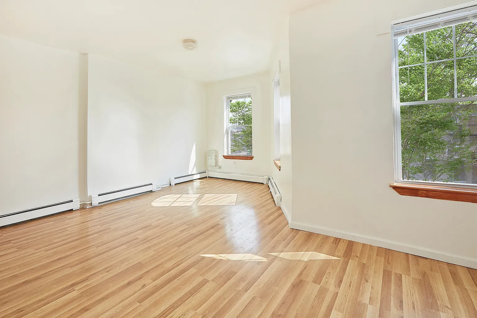 284 Berriman Street — Photo 2