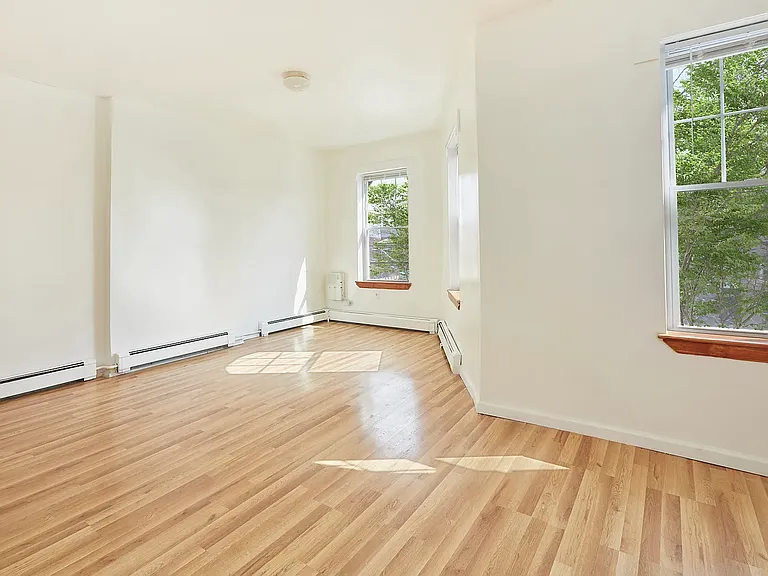 284 Berriman St #2 — Photo 2