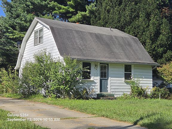 2nd image of 516 Hillcrest Rd