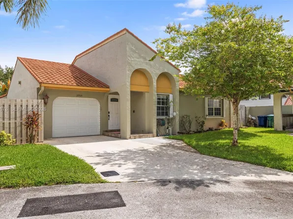 2905 Albatross Dr, Cooper City, FL 33026