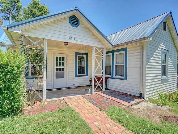 2nd image of 1018 Liberty Cir