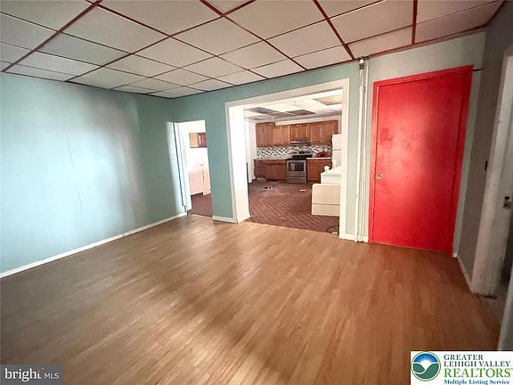 2nd image of 863 S Main St