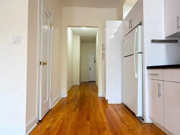 86-20 Park Ln S #1, Woodhaven, NY 11421