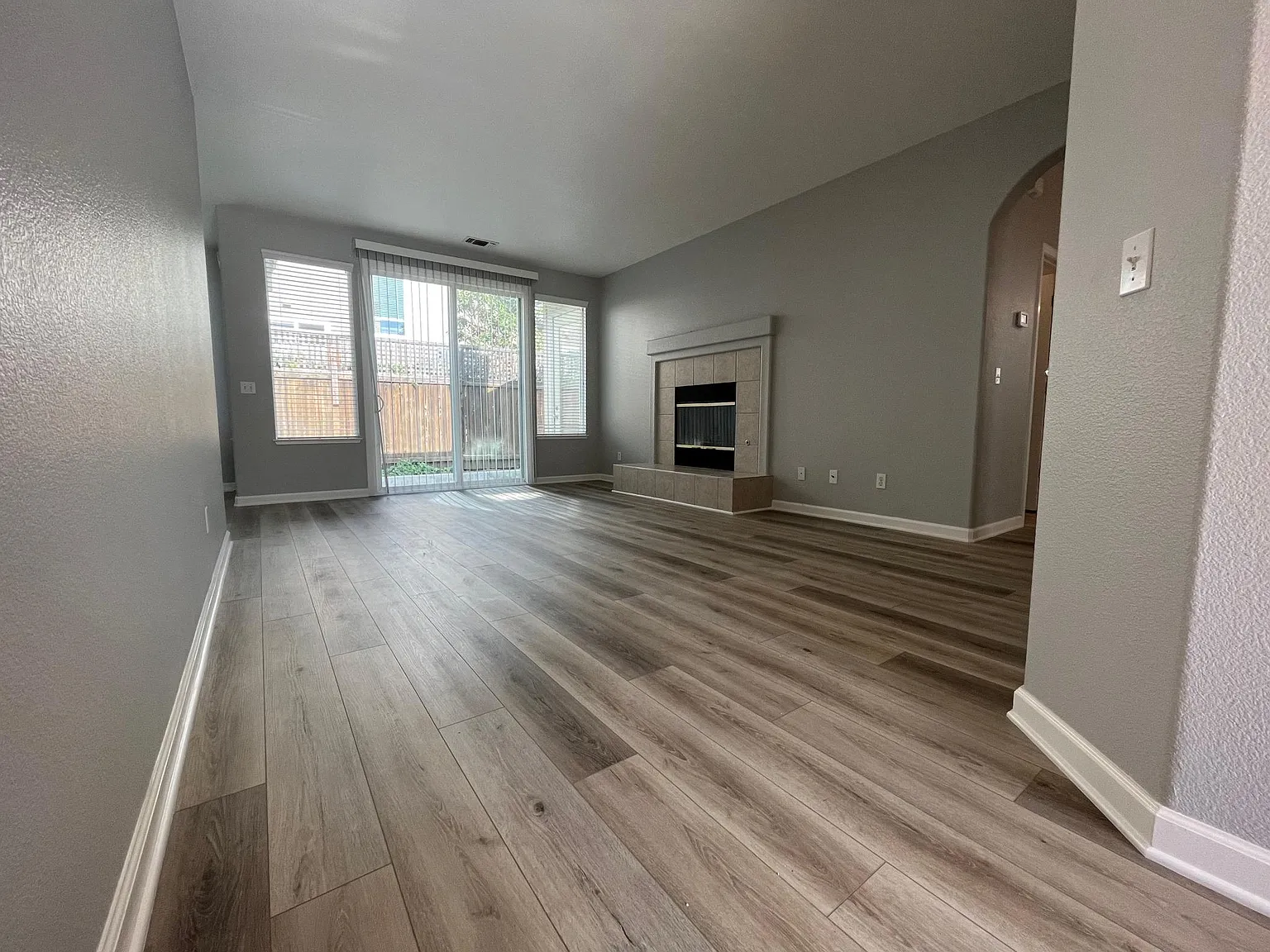 3 bed, 1140 sqft, $3,200 — Photo 3