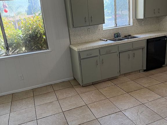 3rd image of 2717 Willow Dr
