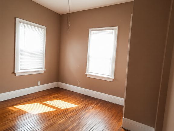 4th image of 1509 Girard Ave N