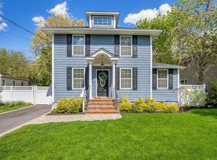 13 Charles Ave, Islip Terrace, NY 11752