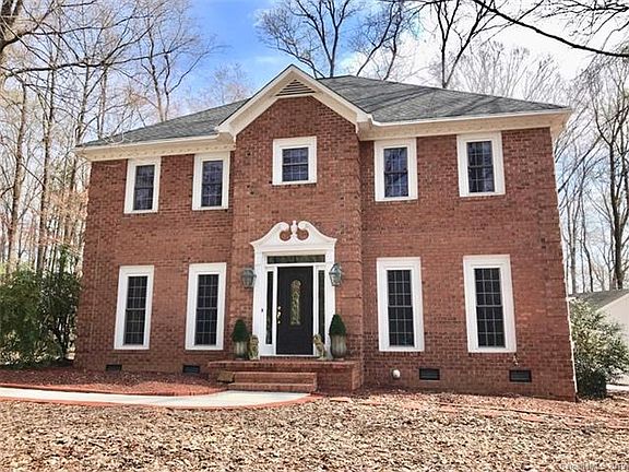 4th image of 8417 Camelot Dr