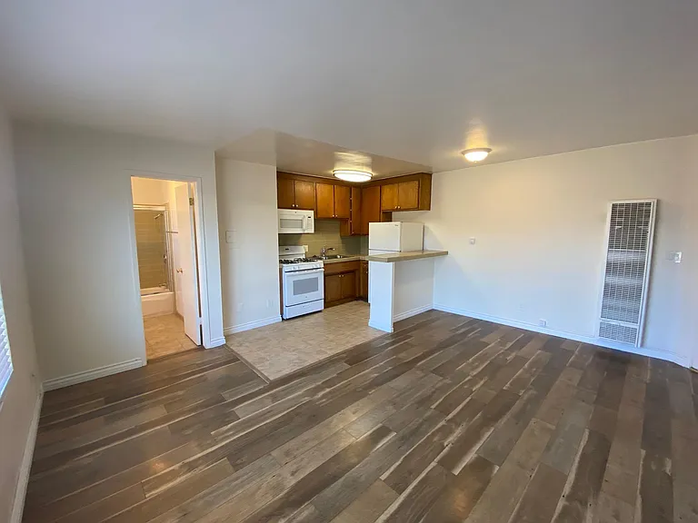 3731 Watseka Ave #8 — Photo 4
