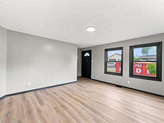 3rd image of 213 Town St