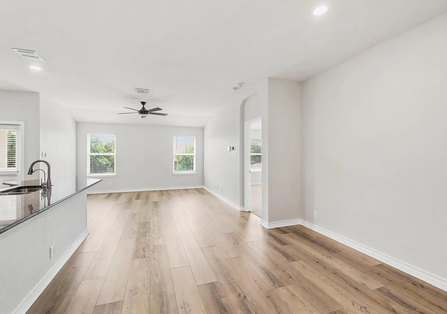 Freshly painted 3 bed 2 bath home! — Photo 2