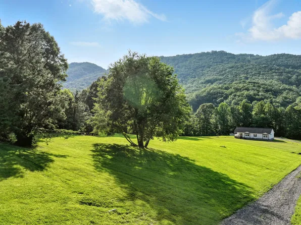 Persimmon Dr, Big Stone Gap, VA 24219