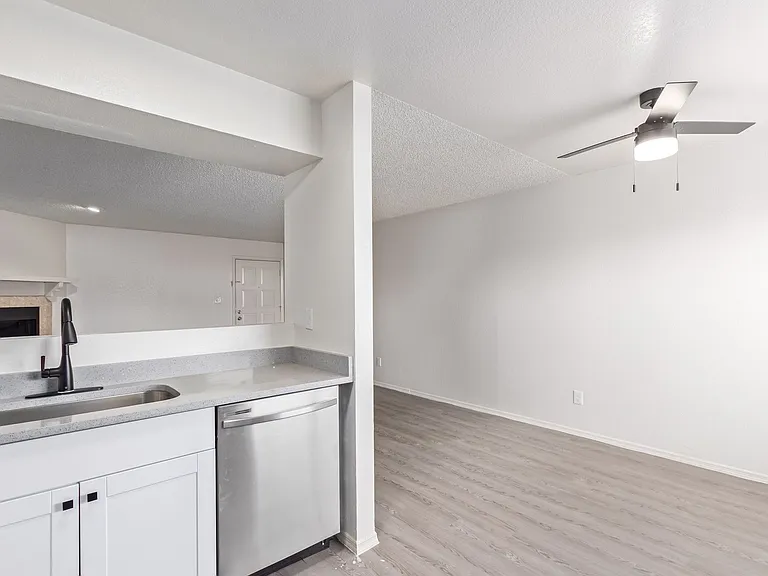 7211 N 54th Ave — Photo 13