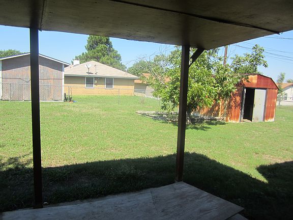 4th image of 105 Bridle Dr