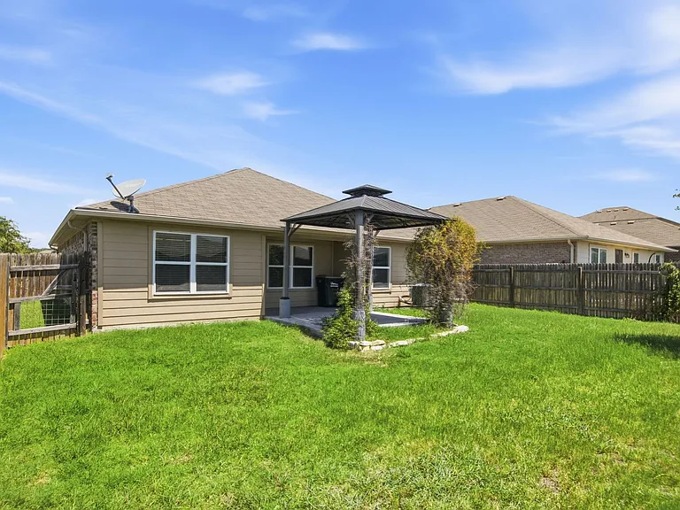 5813 Roderick Dr — Photo 25