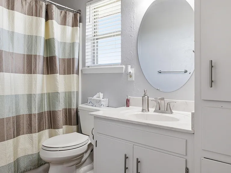 5526 Russell Dr — Photo 10