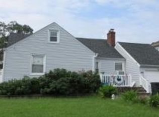 82 Avenue B, West Babylon, NY 11704