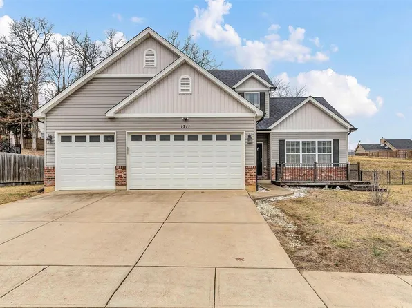 1711 Saint Charles Dr, Hillsboro, MO 63050