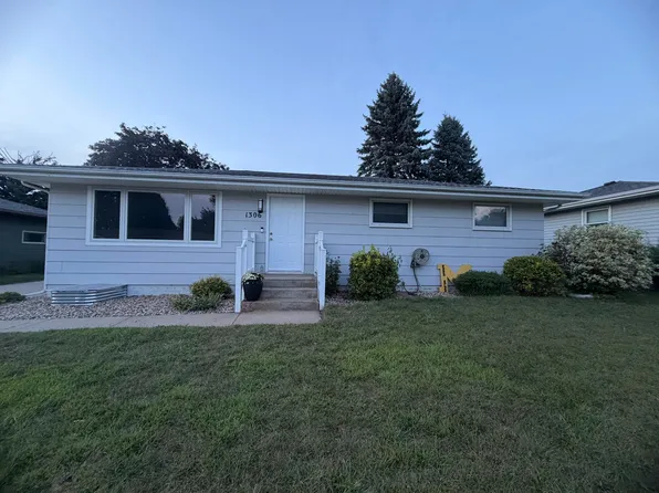 1306 Palmer Pl, Mitchell, SD 57301