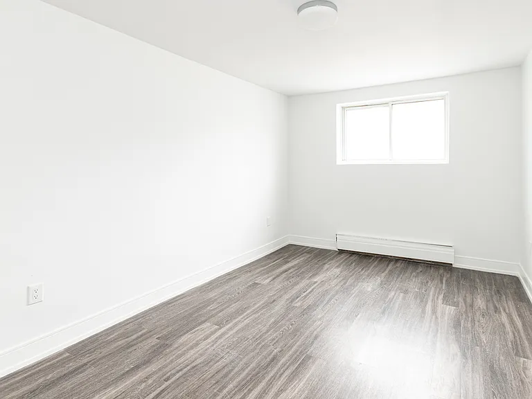 135 Connaught Ave — Photo 6