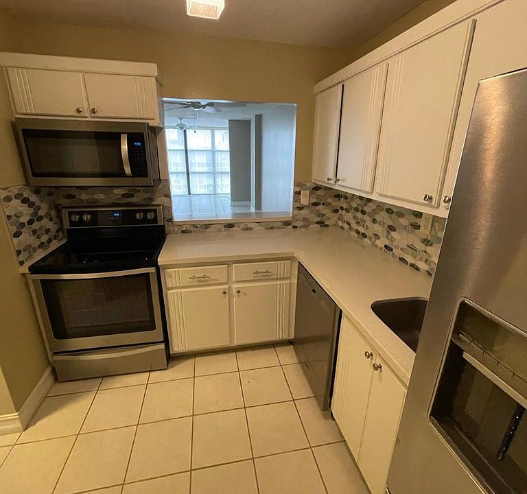 1st image of 1000 S Parkview Dr #1016