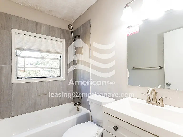 611561_010_main_bathroom_11.jpg