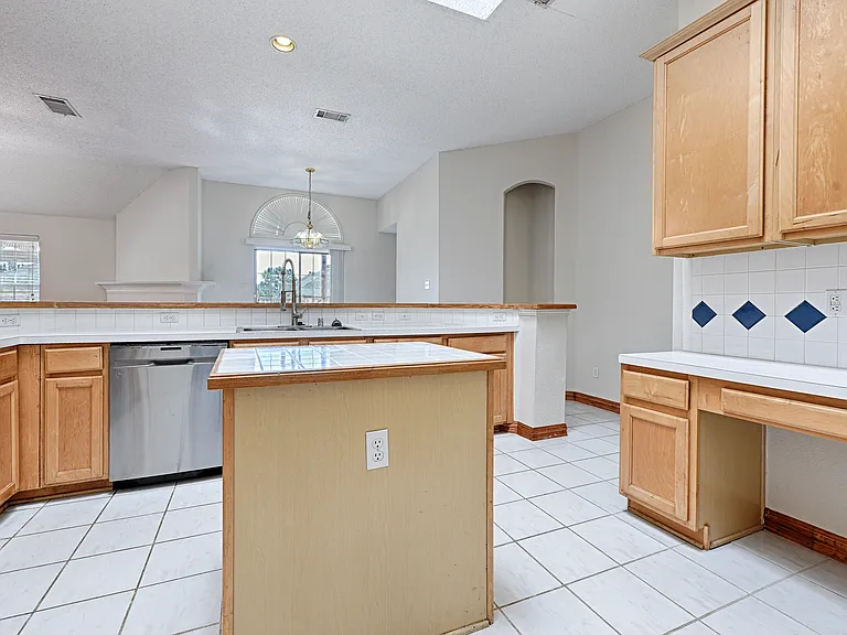 7512 Vineyard Dr — Photo 10