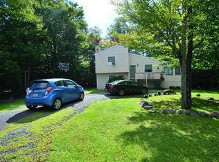 1772 Rolling Hills Dr, Tobyhanna, PA 18466