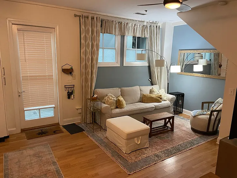 348 King St #H — Photo 9