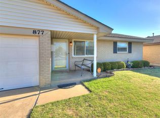877 NW 14th St, Moore, OK 73160