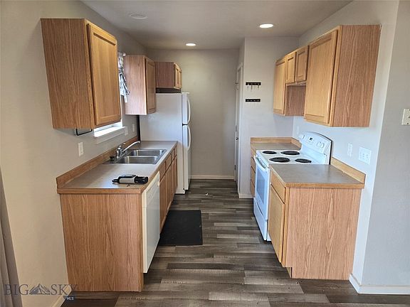 4th image of 1015 N River Rock Dr