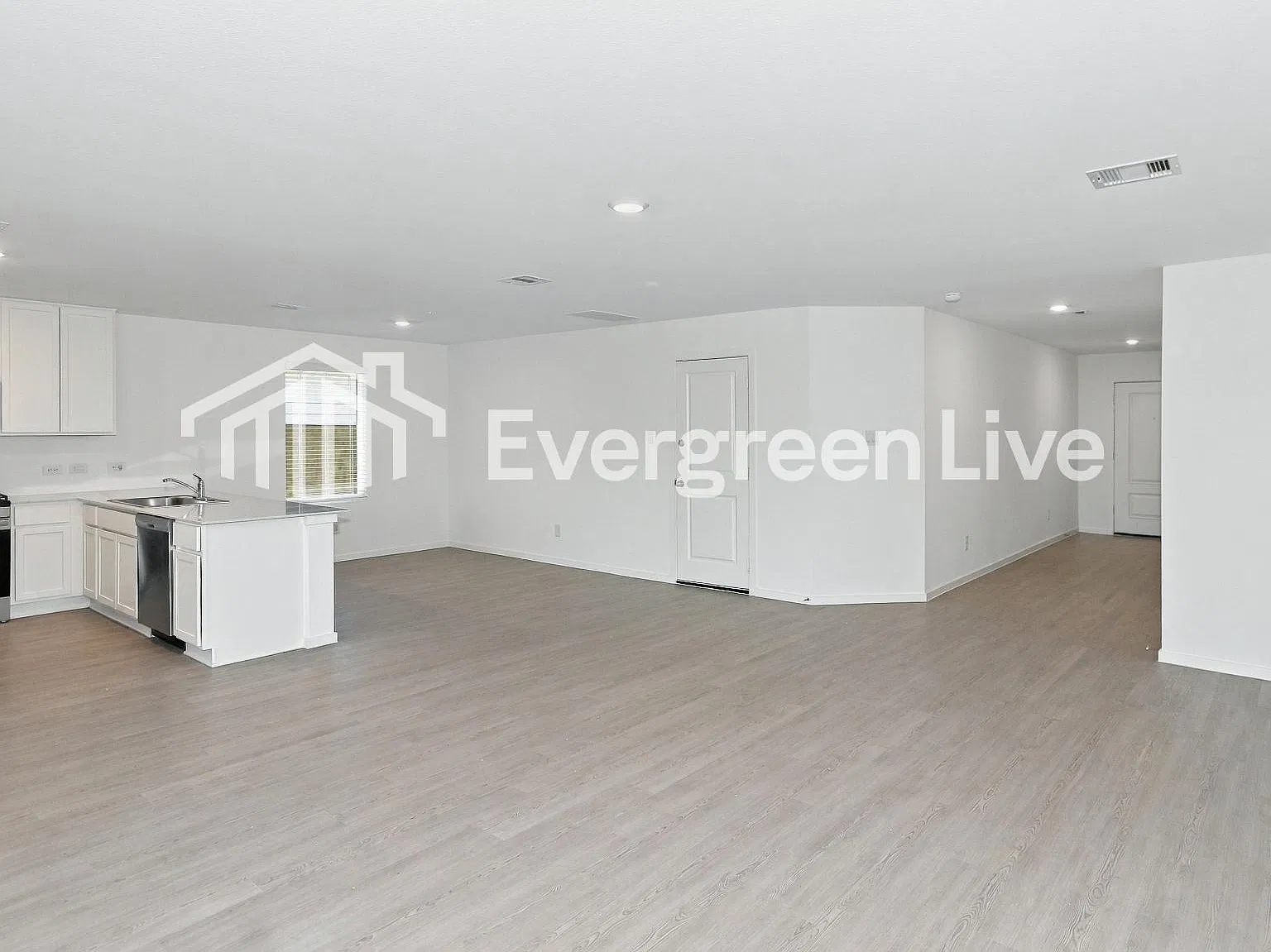 4 bed, 2.5 bath, 1954 sqft, $1,895 — Photo 2