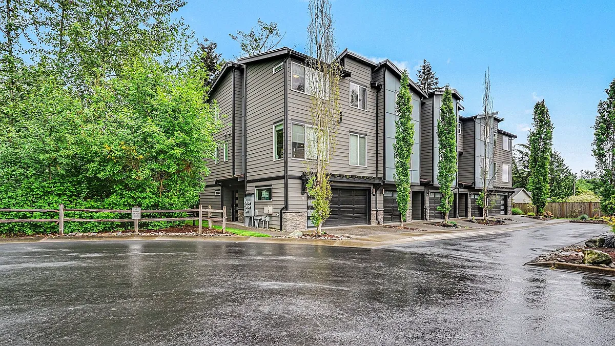 Building Photo - 14913 48th Ave W #J-5