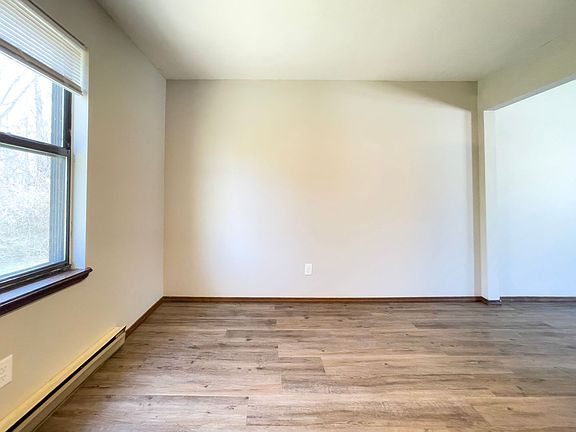 2nd image of 2213 E Memorial Dr APT 4