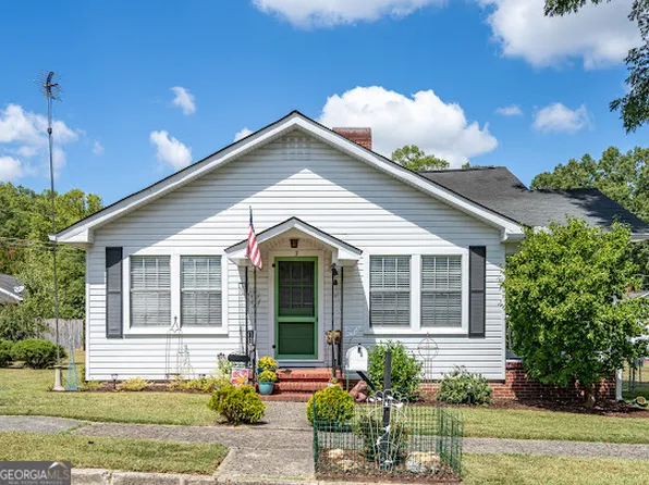 7 S 4th St SE, Lindale, GA 30147
