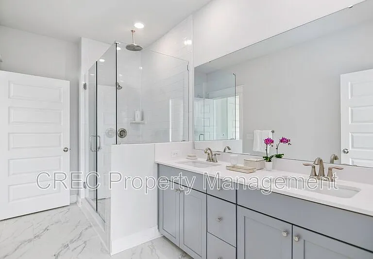 1636 Florentia St — Photo 26