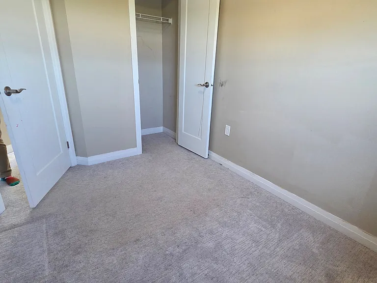 100 Laguna Village Cres — Photo 13