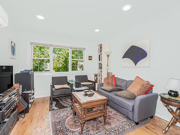 3rd image of 3732 Laconia Ave