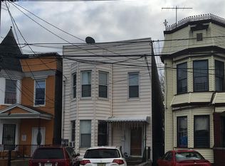 605 12th St, Union City, NJ 07087