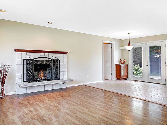 3rd image of 8215 NE 144th St