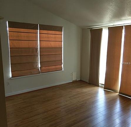 5th image of 619 W Oak Terrace Dr