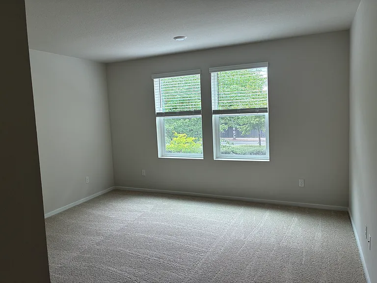 1104 SE 193rd Pl — Photo 5