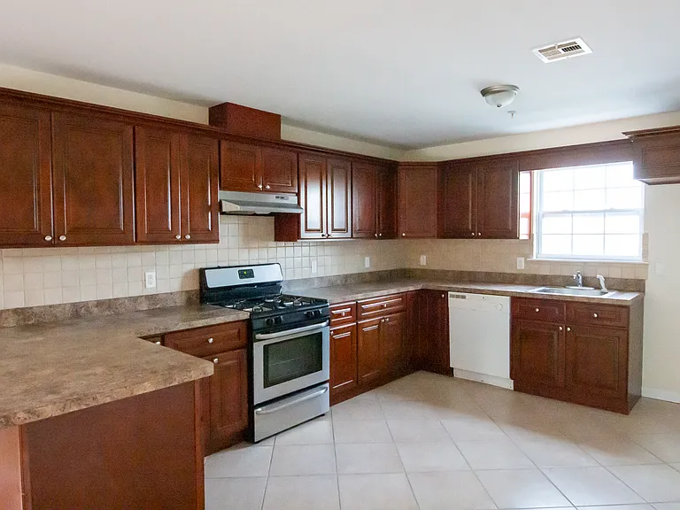 5-9 Marion Pl #3 — Photo 18