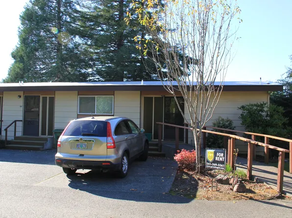 1432, 2645 N 16th Ct #C, Coos Bay, OR 97420
