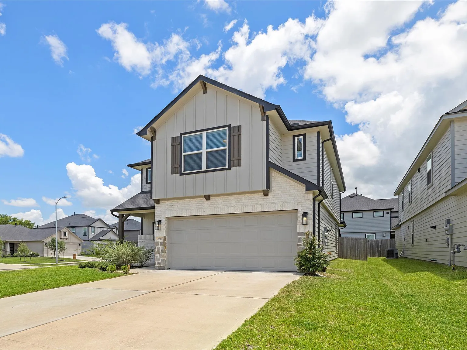 3 bed, 2.5 bath, 1894 sqft, $2,350 — Photo 2