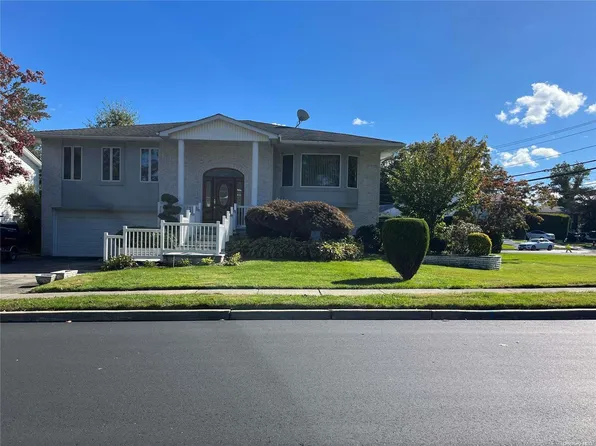 2 Knolls Drive, Manhasset Hills, NY 11040