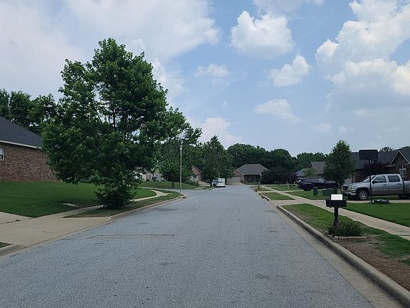 4th image of 2838 W Sauter Ln